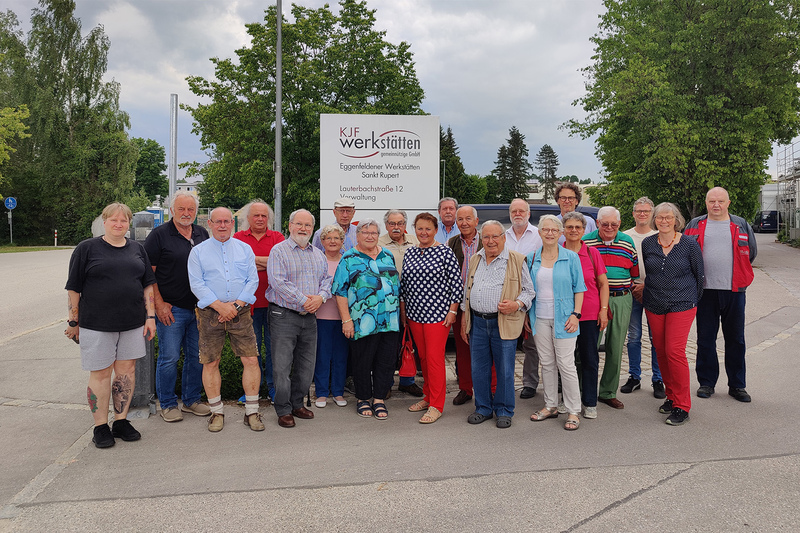 Mitglieder der SPD 60plus Unterbezirk Dingolfing-Landau / Rottal Inn mit Einrichtungsleiter Alfred Miller und anderen Mitarbeiter*innen der Eggenfeldener Werkstätten St. Rupert