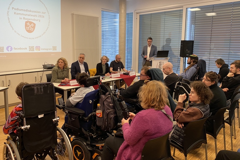 Die OB-Kandidatinnen und OB-Kandidaten gingen auf die Fragen der Mitarbeiterinnen und Mitarbeiter ein.