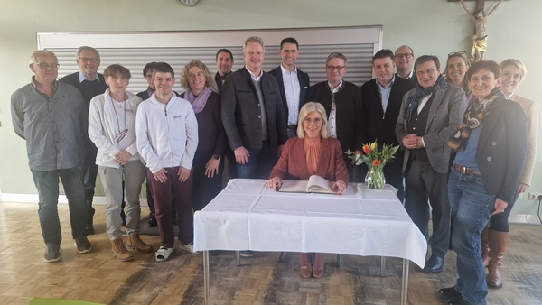 Staatsministerin Ulrike Scharf war zu Besuch in den Bruder Konrad Werkstätten.